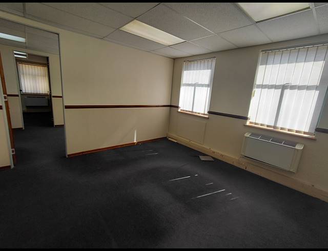 170M² OFFICE TO LET IN LYME PARK